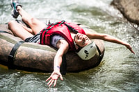 Du Liberia, Aventure Tubing à Rio Negro - Hizvo