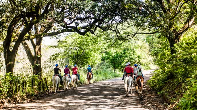 horseback riding to the chorreas and victoria waterfalls
