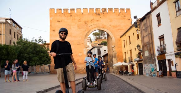 Granada: Geführte Segway-Tour durch das historische Stadtzentrum