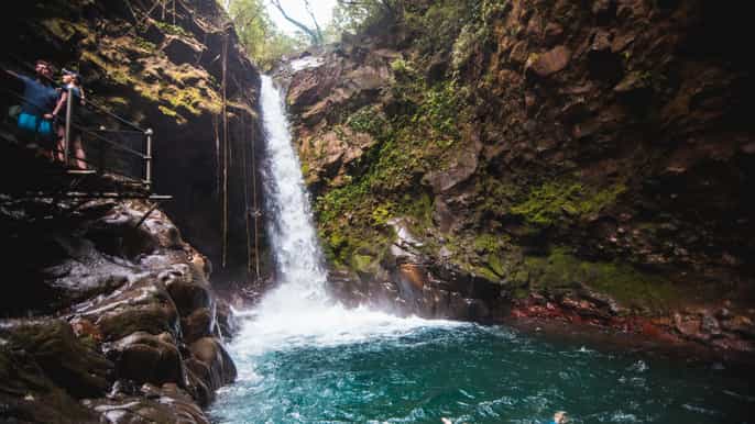 horseback riding tour to the oropéndola waterfall