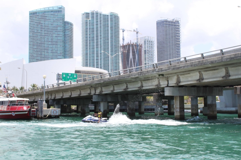 Miami: tour urbano en moto acuáticaMiami: tour de 2,5 horas en moto de agua