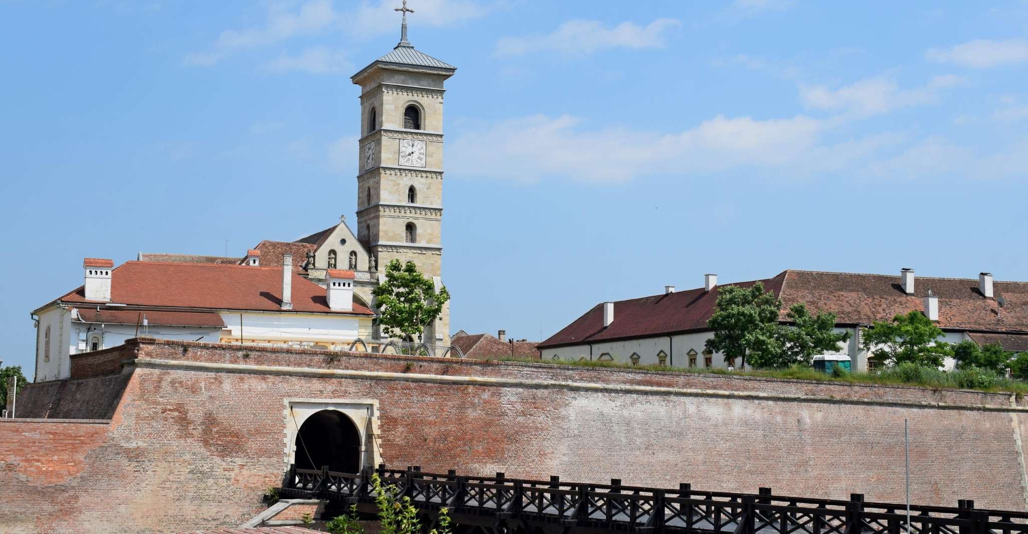 Turda salt mine, Corvin Castle & Alba Iulia Iulia from Cluj - Housity