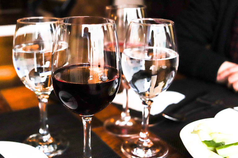 Cena elegante de cuatro platos con maridaje de comida y vino en Venecia