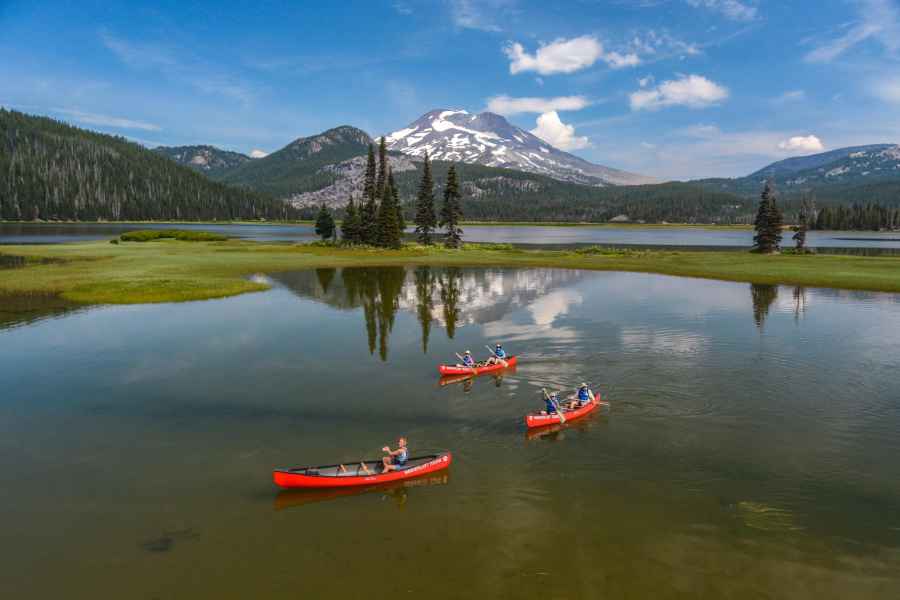 Bend: Halbtägige Brews & Views Kanutour auf den Cascade Lakes. Foto: GetYourGuide