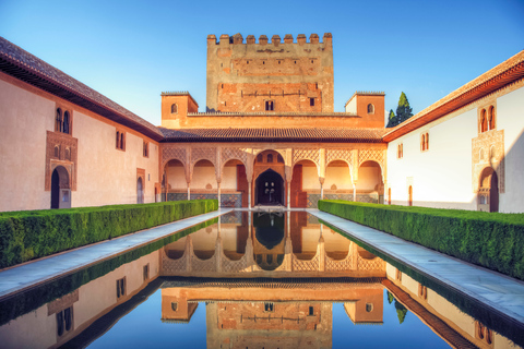 Granada: Alhambra, Nasrid Palaces, and Generalife Tour Shared Tour in French