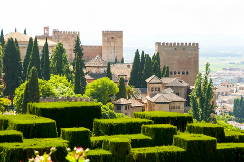 Granada: Alhambra, Nasrid Palaces, and Generalife Tour Private Tour