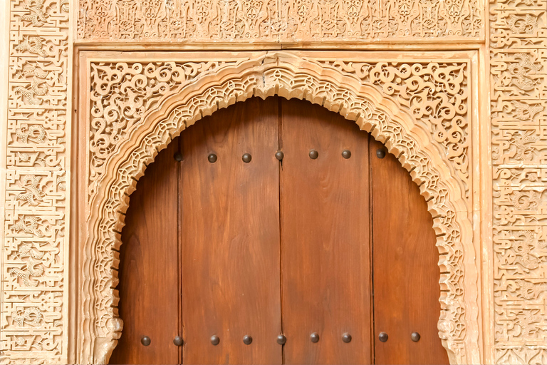 Granada: Alhambra, Nasrid Paleizen en Generalife TourTour met een kleine groep