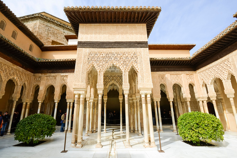 Granada: Alhambra, Nasridenpaläste und Generalife TourKleingruppentour