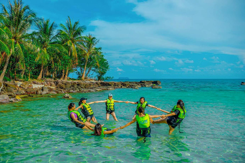 Phu Quoc: Przejażdżka kolejką linową i rejs wycieczkowy na 3 wyspy z lunchemPhu Quoc: przejażdżka kolejką linową i rejs statkiem po 3 wyspach z lunchem