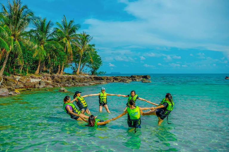 Phu Quoc: Przejażdżka kolejką linową i rejs wycieczkowy na 3 wyspy z lunchemPhu Quoc: przejażdżka kolejką linową i rejs statkiem po 3 wyspach z lunchem