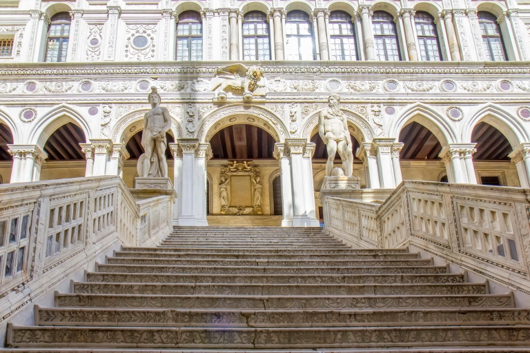 Palacio Ducal: tour guiado con acceso sin colasTour en inglés