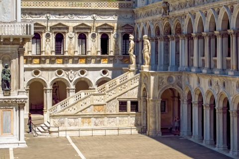 Palacio Ducal: tour guiado con acceso sin colasTour en inglés