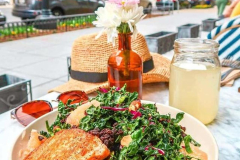 Washington D.C.: il miglior tour dello street food con una guida localeWashington D.C.: 3 ore di degustazione a piedi per piccoli gruppi