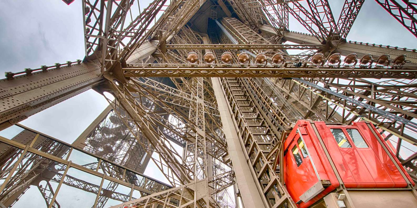 Paris: Eiffel Tower Access by Elevator & Seine River Cruise