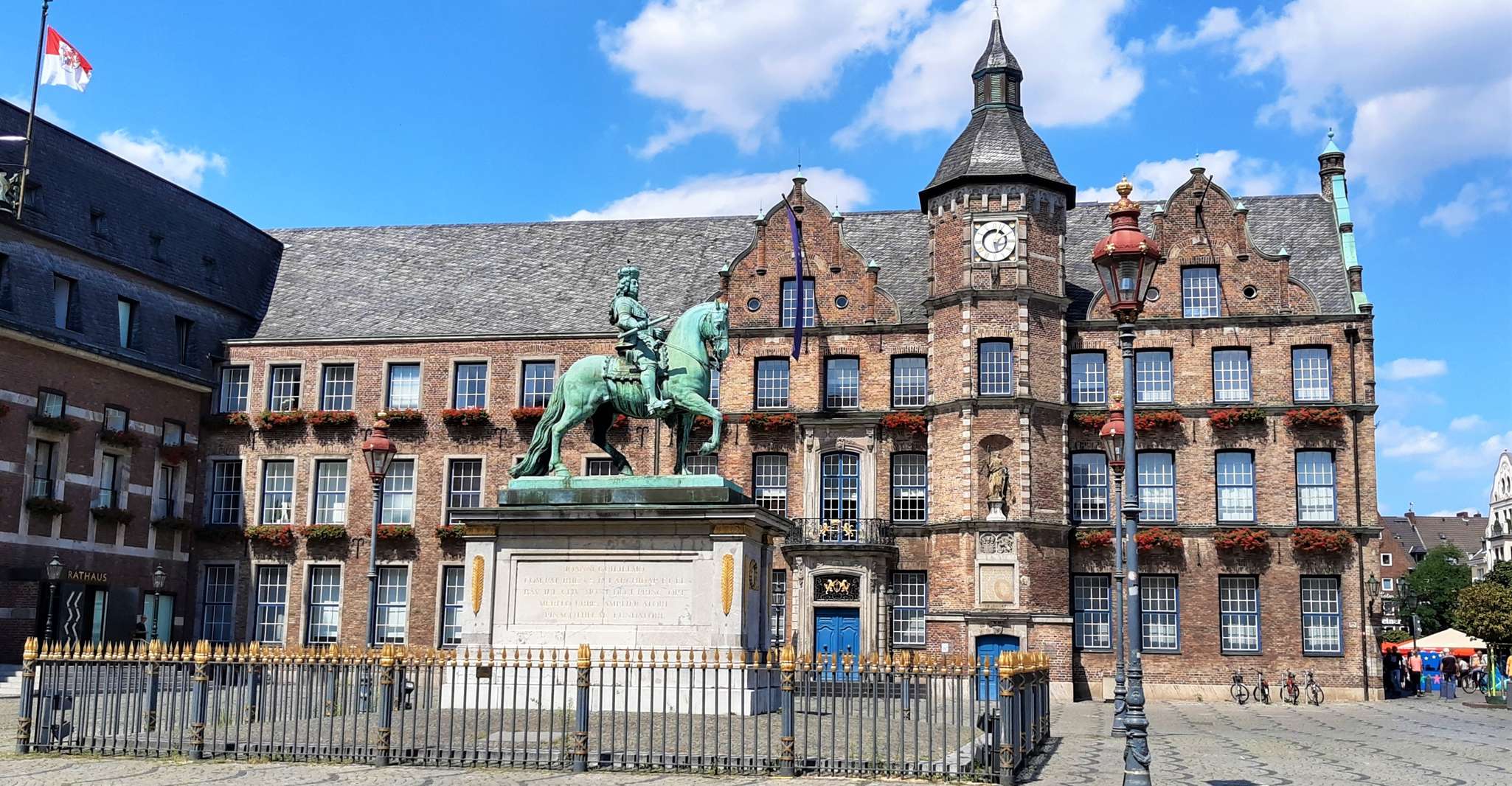 Düsseldorf, Altstadt & Altbier Tour - Hizvo