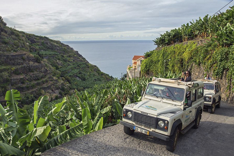 Madeira: het beste van Zuid-jeeptourRondleiding Madeira ophalen