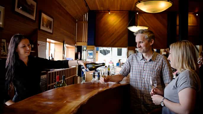 hunter valley tour with 3 wine tastings 2 course lunch