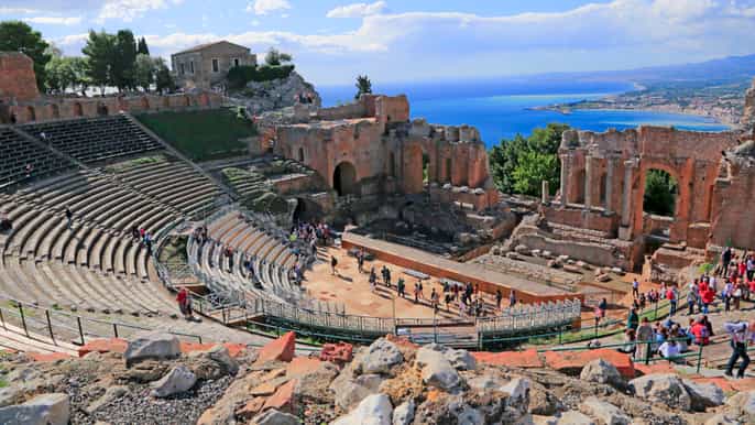 from tropea fullday tour to taormina in sicily