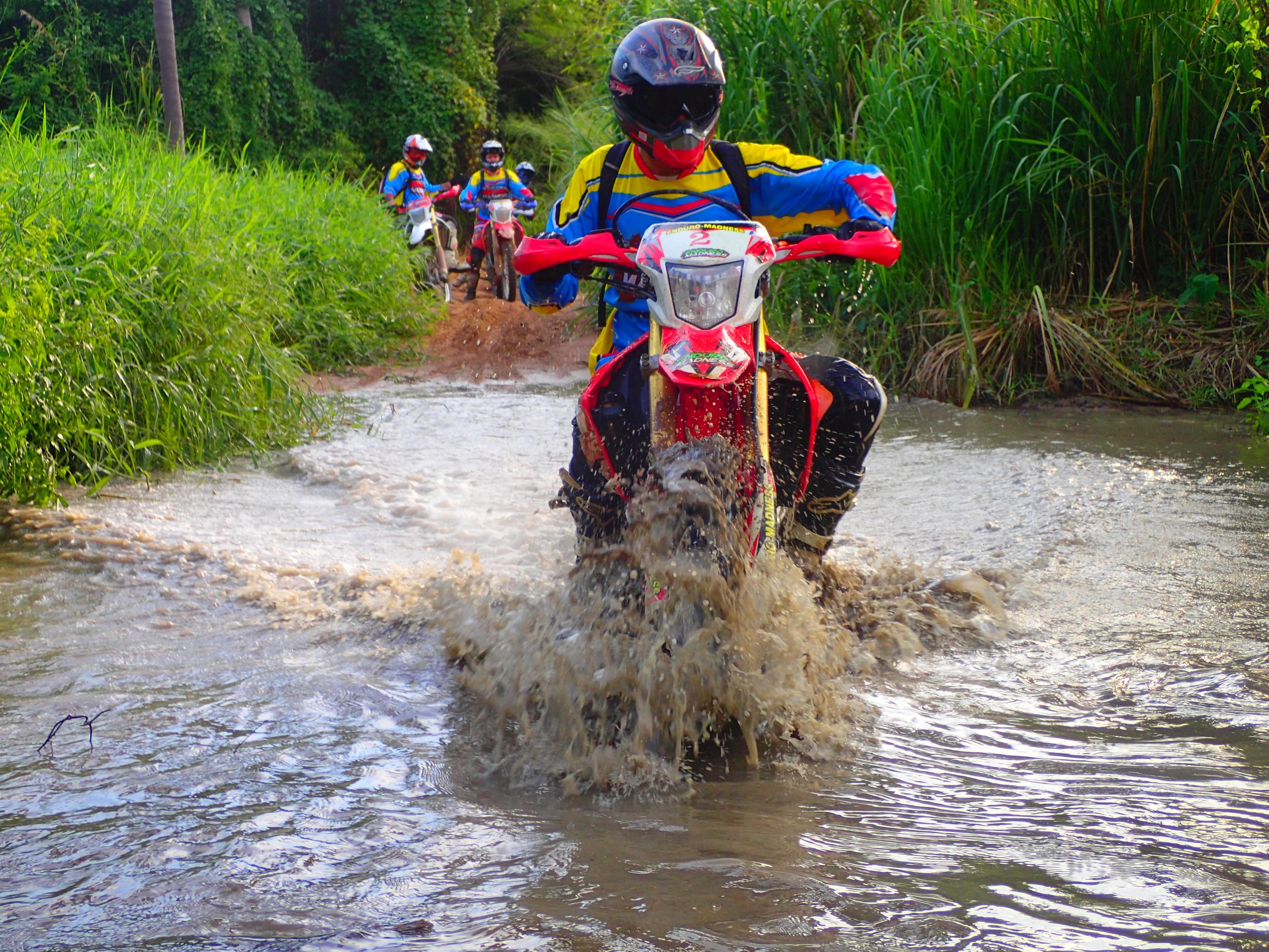 Pattaya: Ganztägige geführte Enduro Tour mit Mahlzeit
