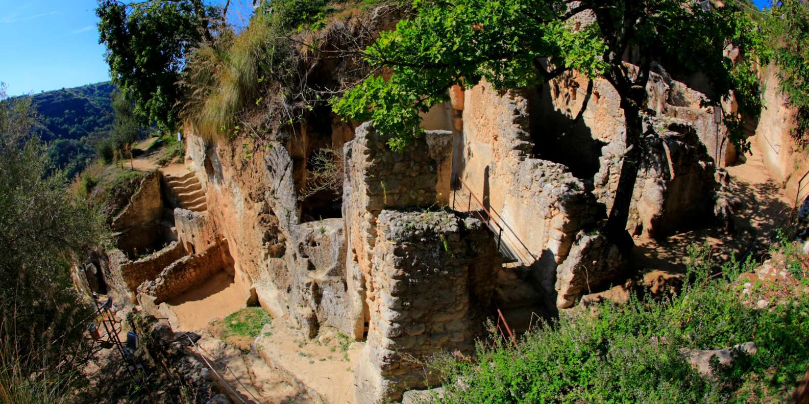 Calabria: tour di mezza giornata delle Grotte di Zungri | GetYourGuide