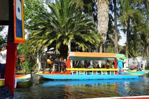 Meksyk: Pałac Narodowy i przejażdżka łodzią po kanale Xochimilco