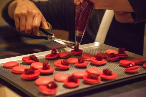 Paris : confection de macarons avec un chef parisien