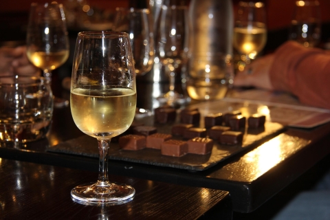 Privada de vinos y degustación de chocolate ExperienciaParís: experiencia de degustación de vino y chocolate de 2 horas