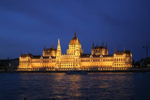 Budapest: 1-Hour Evening Sightseeing Cruise with Drink