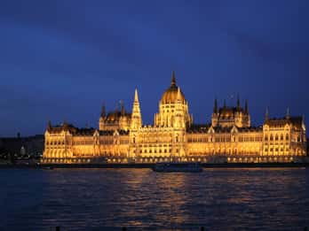 Budapest: 1-stündige abendliche Sightseeingbootsfahrt Budapest: 1-stündige abendliche Sightseeingbootsfahrt