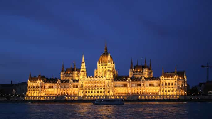 Budapest: crucero nocturno de 1 h con bebida