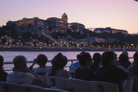 Budapest: 1-Hour Evening Sightseeing Cruise with Drink