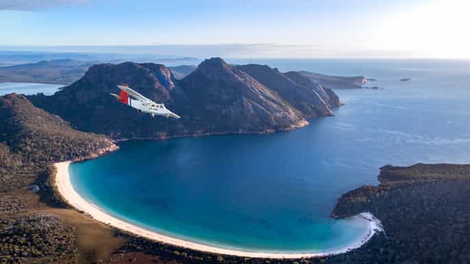 wineglass bay y maria island scenic flight experience