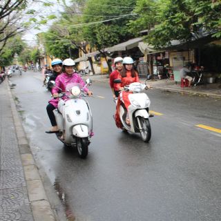 Da Nang: 3.5-Hour Food Tour by Motorbike with Driver