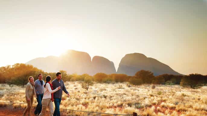 soloppgang fra kata tjuta valley of the winds med frokost