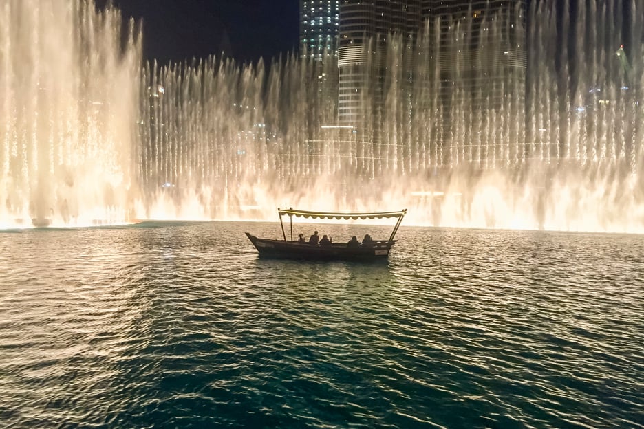 Dubai: Burj Khalifa Fountain Show und Burj Lake Ride