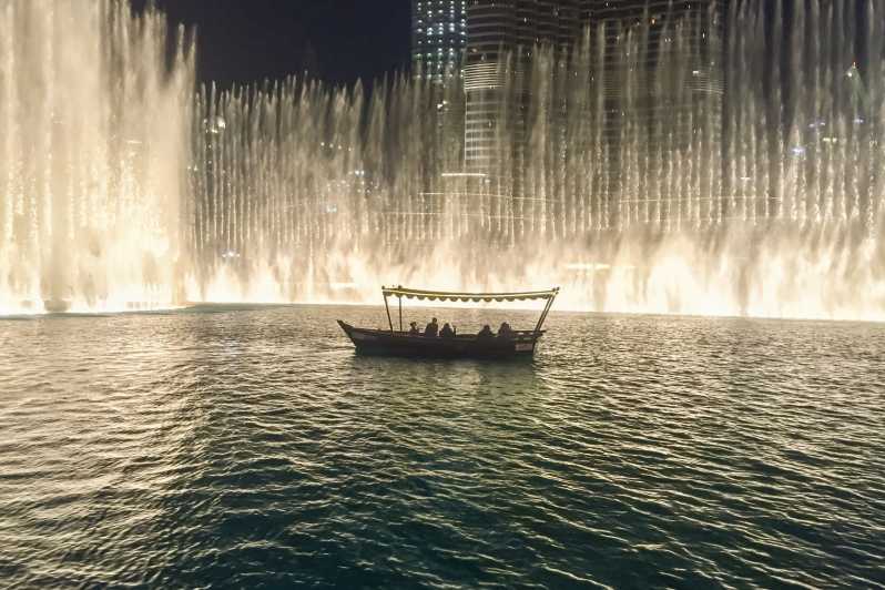 Dubai: spettacolo delle fontane in barca sul lago