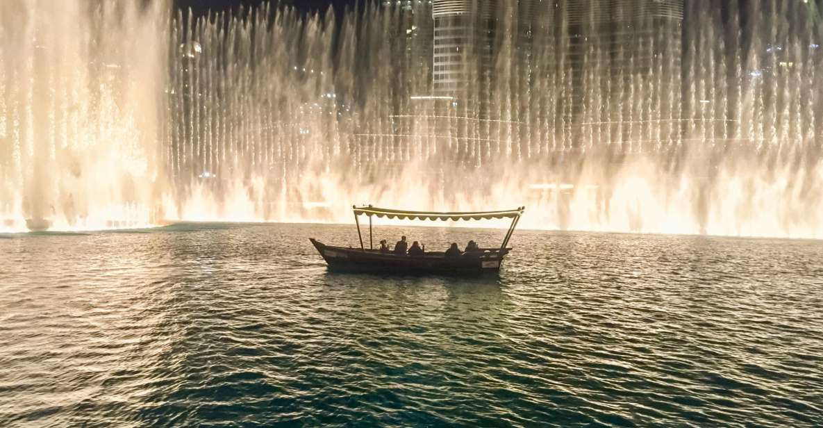 Dubai: spettacolo delle fontane in barca sul lago