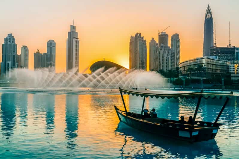 Dubai Fountain Show & Traditionelle Burj LakeBootsfahrt GetYourGuide