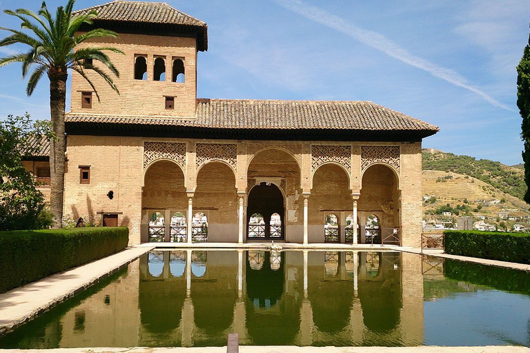 Vanuit Sevilla: dagexcursie Alhambra en Albaicín in Granada