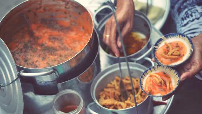 hoi an 3.5hour street food tour with river boat ride