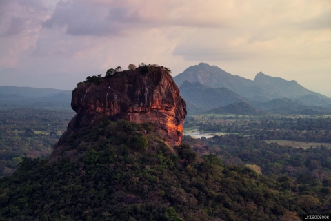 Desde Kandy: visita privada de un día a Sigiriya y Dambulla