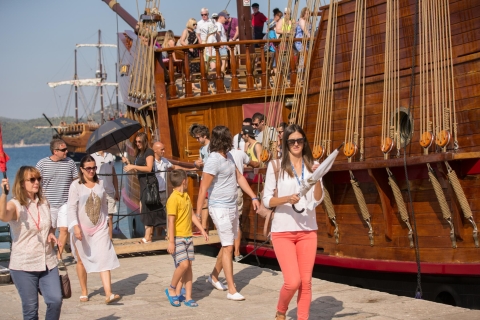 Dubrovnik: Crucero de un día por las Islas Elafitas en un barco KarakaCrucero por las Islas Elafiti desde Dubrovnik con recogida en el hotel