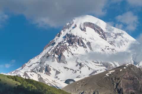 From Tbilisi: Full-Day Group Tour to Ananuri and Kazbegi