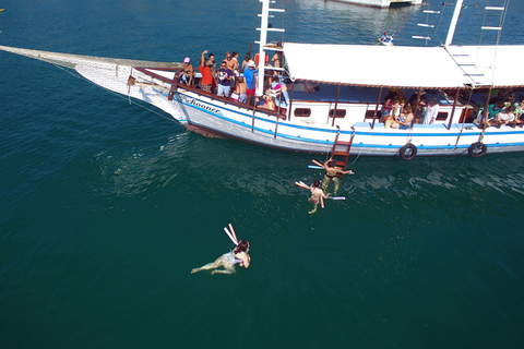 Búzios : Excursion terrestre et maritime d&#039;une journée avec déjeunerBúzios : Excursion terrestre et maritime d&#039;une journée complète avec déjeuner