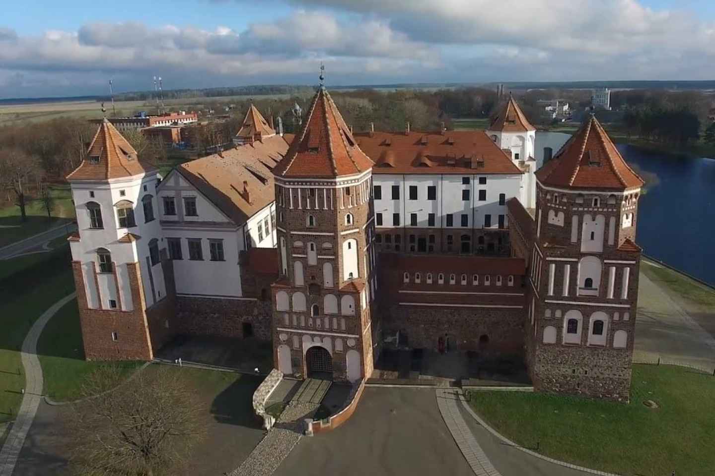 Private Tour: Mir Castle, Nesvizh Palace und Brest Fortress
