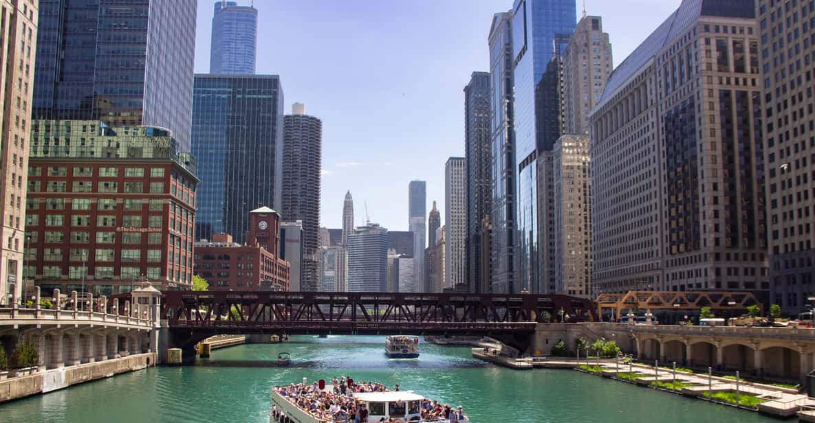 Chicago River: 1.5-Hour Guided Architecture Cruise