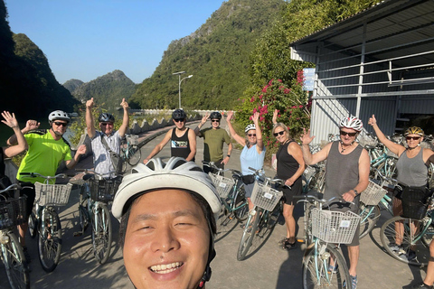 2 日吉婆岛-兰哈湾小团游（含三餐和门票）2天吉婆岛-兰哈湾之旅包括从河内出发的单程接送服务。