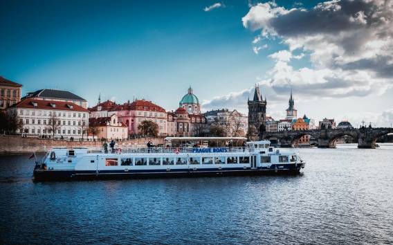 Prag: Bootstour durch die Altstadt und Rundgang auf Deutsch
