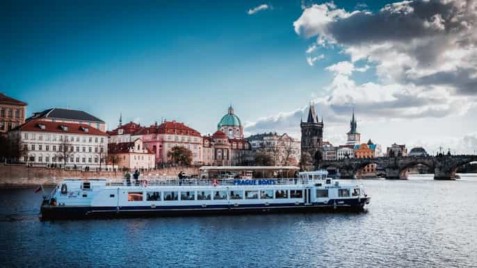 prague old town boat cruise and walking tour in german