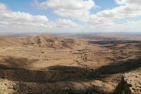 Djerba: 1-daagse tour naar Ksar Ghilane en berberdorpenDjerba: 1-daagse tour met kameelrijden, warmwaterbronnen en meer